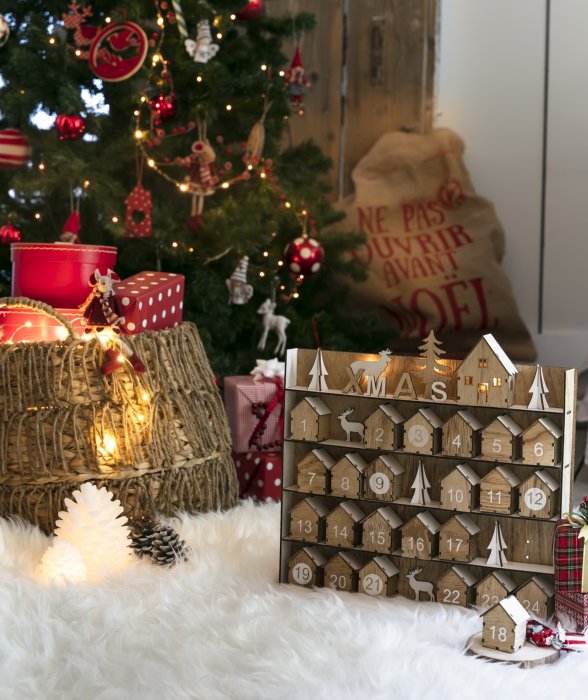 Un calendrier de l'Avent en bois Un calendrier de l'Avent en bois