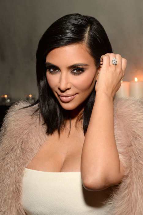 Kim Kardashian se fait injecter son propre sang Kim Kardashian se fait injecter son propre sang