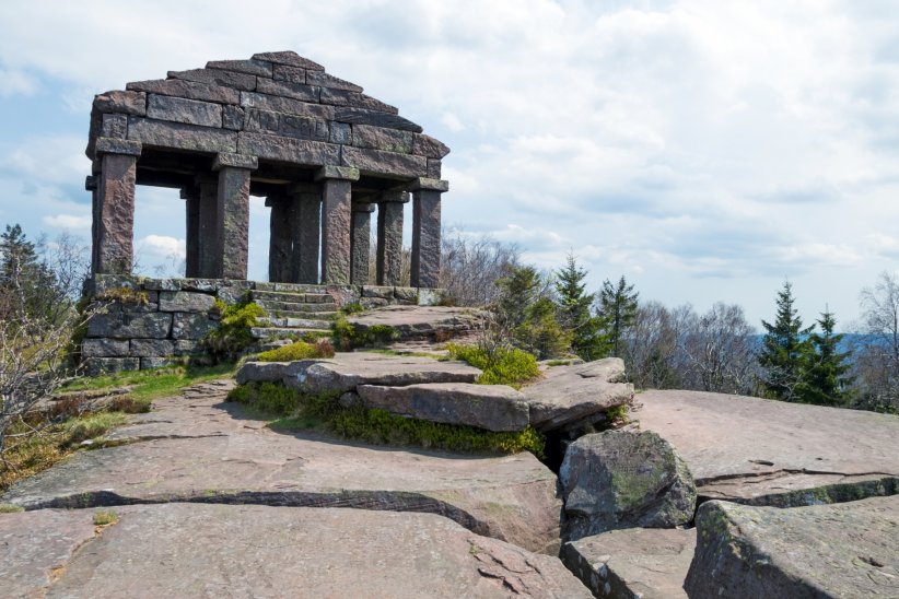 Le Donon et son temple d'inspiration antique Le Donon et son temple d'inspiration antique