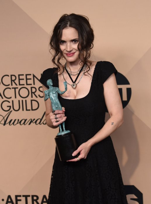 Winona Ryder : quand le shopping se transforme en séance de vol Winona Ryder : quand le shopping se transforme en séance de vol