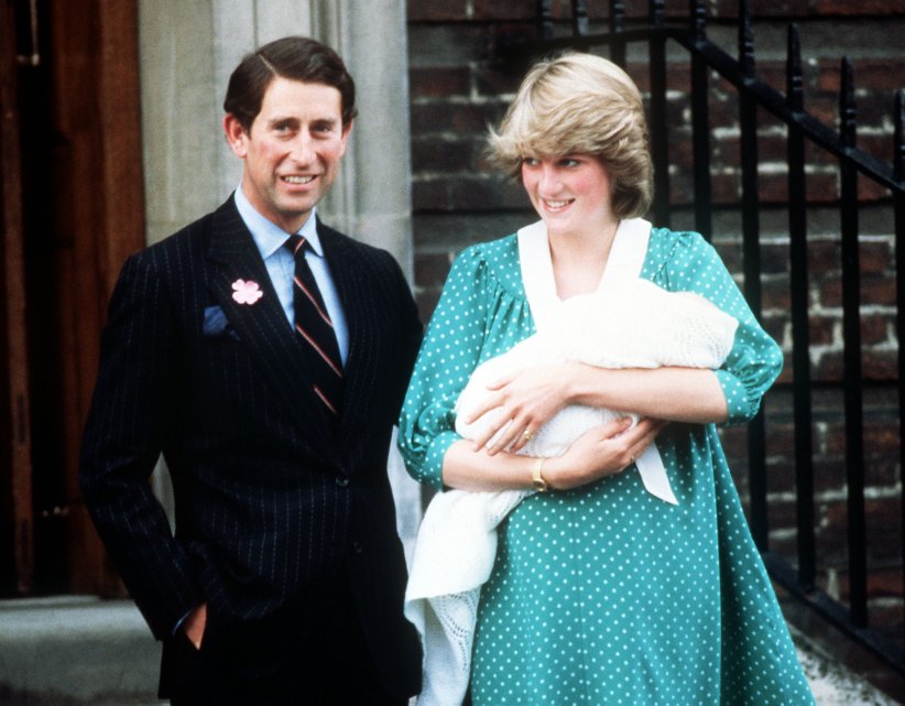 Lady Diana accueille son premier enfant, William, le 21 juin 1982 Lady Diana accueille son premier enfant, William, le 21 juin 1982