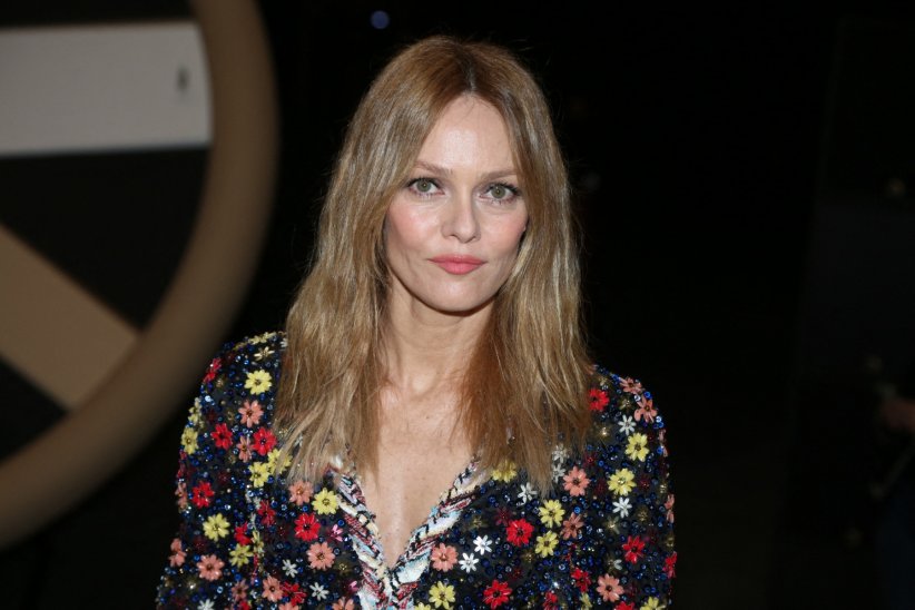 Vanessa Paradis admet que sa vie n'est "pas complètement normale" Vanessa Paradis admet que sa vie n'est "pas complètement normale"