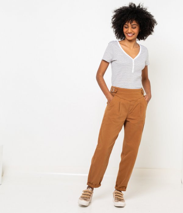 Un pantalon chino pour les beaux jours Un pantalon chino pour les beaux jours
