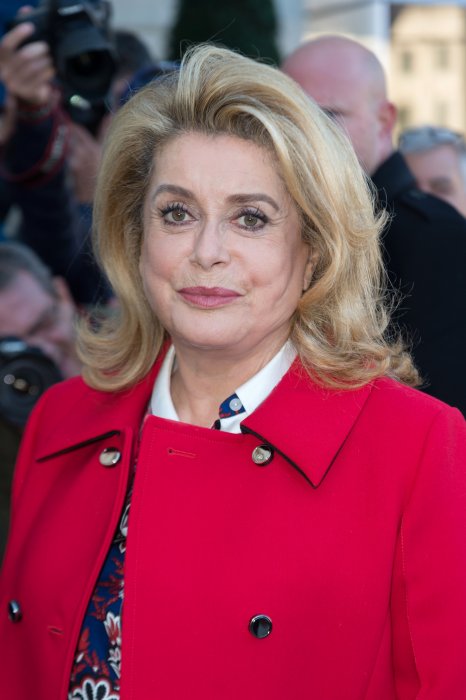 Catherine Deneuve : des pivoines sinon rien ! Catherine Deneuve : des pivoines sinon rien !