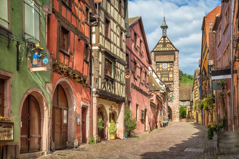 Riquewihr, charmant village entouré de vignes Riquewihr, charmant village entouré de vignes