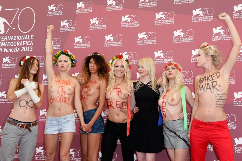 Les Femen clapent la clarinette de Woody Allen Les Femen clapent la clarinette de Woody Allen