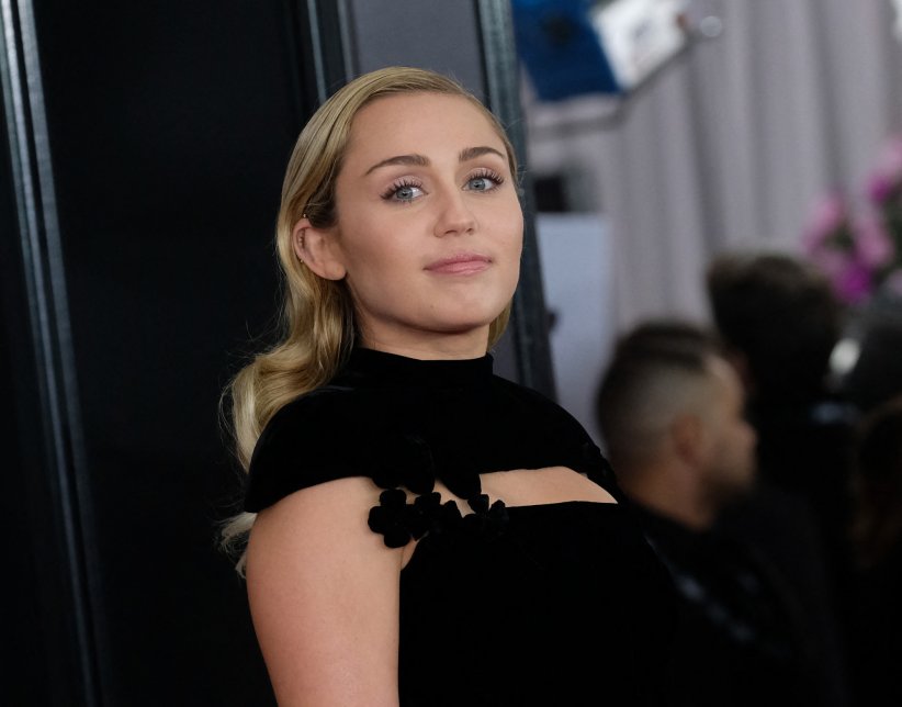 Miley Cyrus : "Merci de ne pas retoucher mes poils" Miley Cyrus : "Merci de ne pas retoucher mes poils"