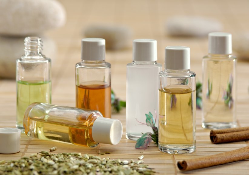 Les huiles essentielles : le pouvoir des plantes Les huiles essentielles : le pouvoir des plantes