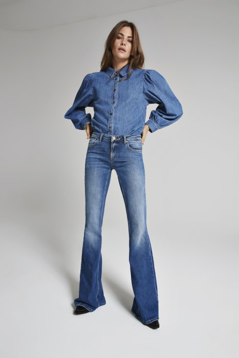 Le flare, seventies spirit Le flare, seventies spirit