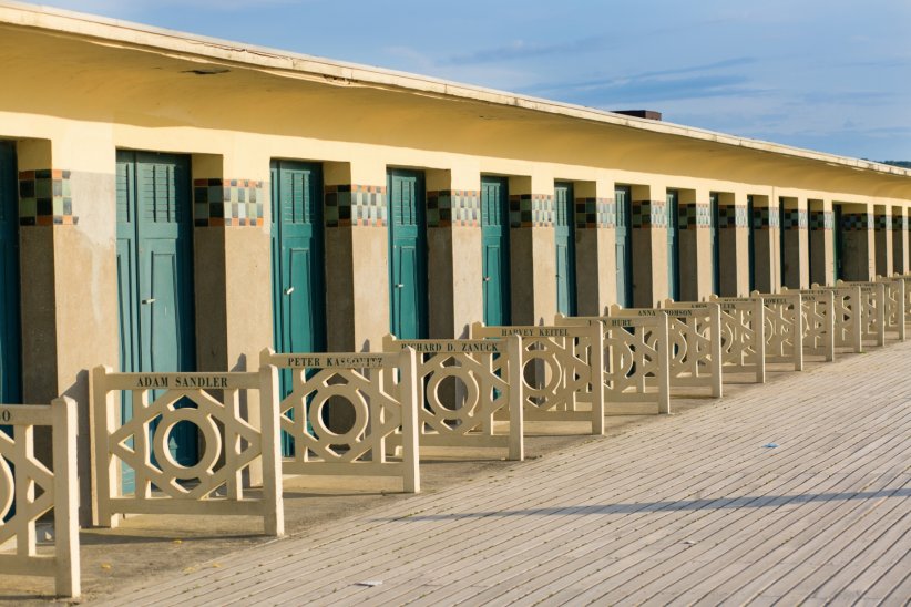 Deauville : une promenade sur les Planches Deauville : une promenade sur les Planches
