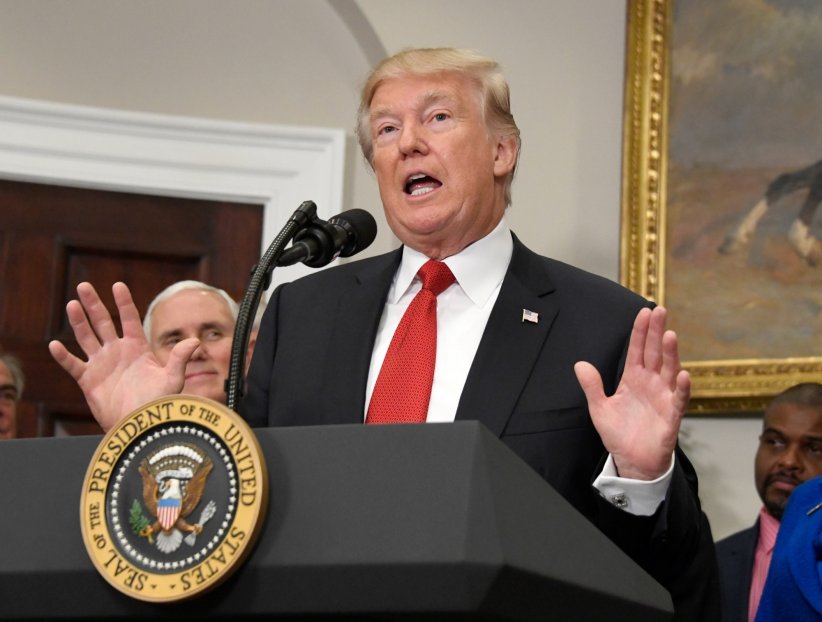 Donald Trump déteste serrer des mains Donald Trump déteste serrer des mains