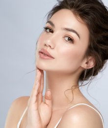Rouge à lèvres nude : est-il à bannir pour les peaux claires ?