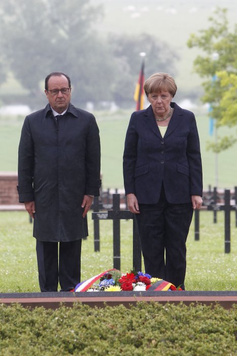 Angela Merkel commémore le centenaire de Verdun Angela Merkel commémore le centenaire de Verdun