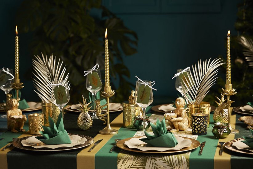 Une table de fête tropicale Une table de fête tropicale
