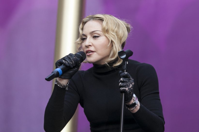 Madonna a défilé avec des milliers de femmes Madonna a défilé avec des milliers de femmes
