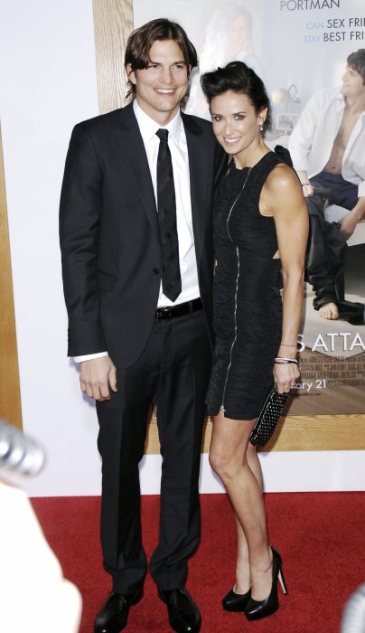 Demi Moore : Ashton Kutcher fut son toy boy ! Demi Moore : Ashton Kutcher fut son toy boy !