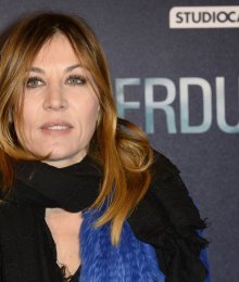 Chirurgie esthétique : Mathilde Seigner prête à sauter le pas ? Elle répond !