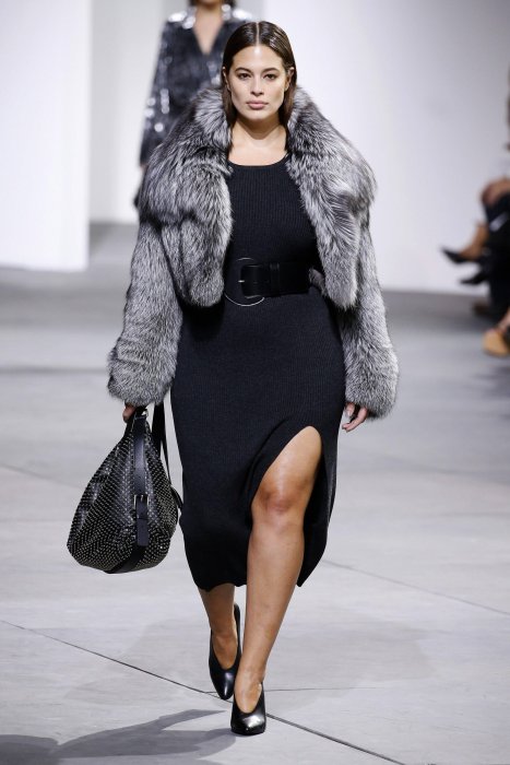 Ashley Graham : la top grande taille défile pour Michael Kors Ashley Graham : la top grande taille défile pour Michael Kors
