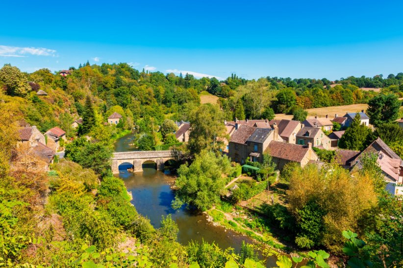 Saint-Céneri-le-Gérei : repère bucolique de Baudelaire et Courbet Saint-Céneri-le-Gérei : repère bucolique de Baudelaire et Courbet