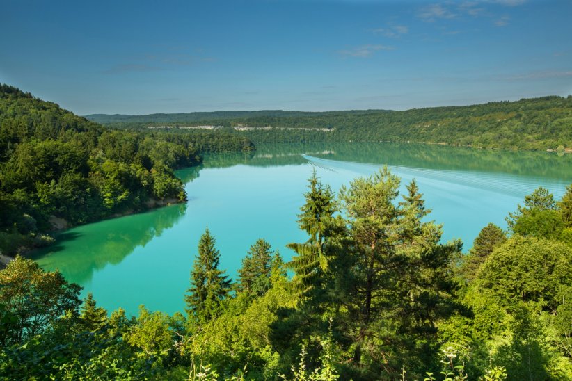 Le lac de Vouglans, trésor du Jura Le lac de Vouglans, trésor du Jura