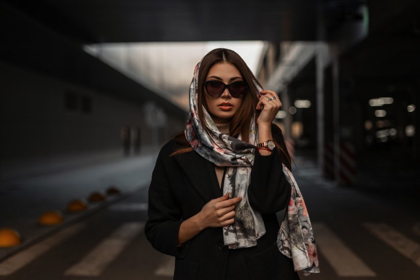 Le foulard, à la fois accessoire et protection Le foulard, à la fois accessoire et protection