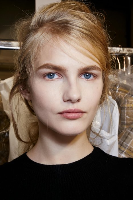 Les sourcils brouillon du défilé Galliano Les sourcils brouillon du défilé Galliano