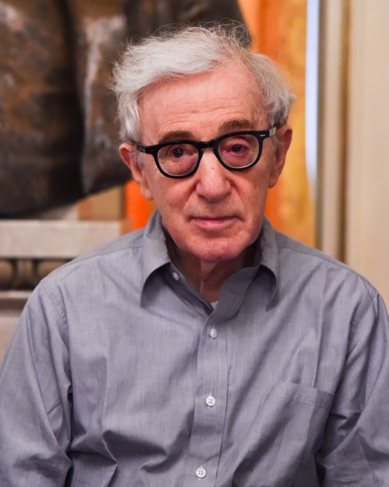 Woody Allen a grandi dans une famille qui ne célèbre pas Noël Woody Allen a grandi dans une famille qui ne célèbre pas Noël