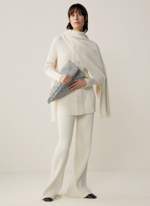 Un modèle long et épuré Un modèle long et épuré