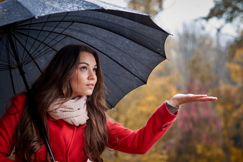 Les cheveux qui gonflent à cause de la pluie Les cheveux qui gonflent à cause de la pluie