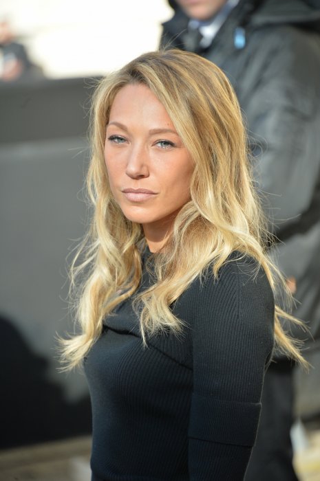 Laura Smet conteste le testament de son père Laura Smet conteste le testament de son père