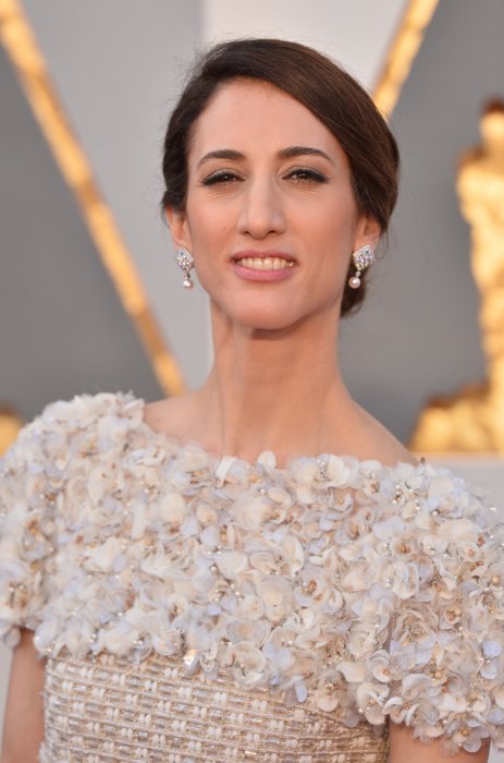 Deniz Gamze Ergüven sur le tapis rouge des Oscars le 28 février 2016. Deniz Gamze Ergüven sur le tapis rouge des Oscars le 28 février 2016.