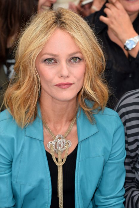Vanessa Paradis n'est pas tentée par la chirurgie esthétique Vanessa Paradis n'est pas tentée par la chirurgie esthétique