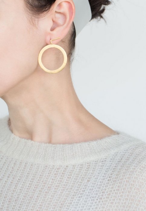 Des boucles d'oreilles polyvalentes Des boucles d'oreilles polyvalentes