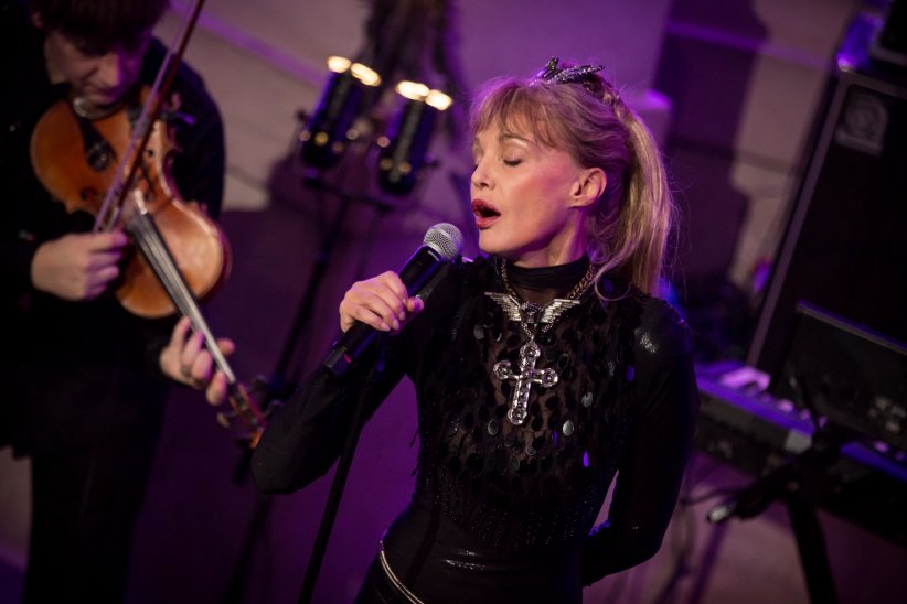 Arielle Dombasle annoncée dans Danse avec les stars Arielle Dombasle annoncée dans Danse avec les stars