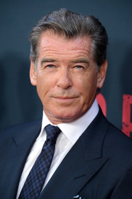 Pierce Brosnan : tout feu tout flamme ! Pierce Brosnan : tout feu tout flamme !