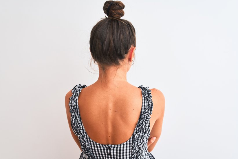 Un chignon haut, l'option simple et soignée Un chignon haut, l'option simple et soignée