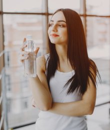 Boire uniquement de l'eau pour une peau plus belle ?
