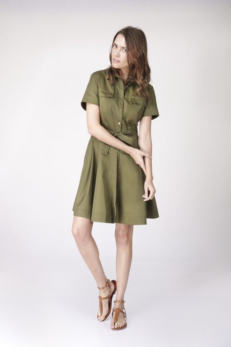 La robe kaki, pour féminiser la tendance army ! La robe kaki, pour féminiser la tendance army !