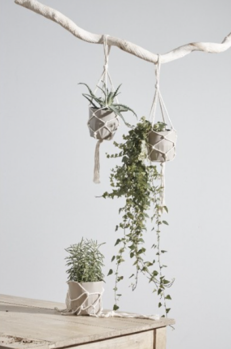 Une suspension en macramé Une suspension en macramé