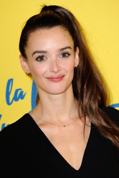 Charlotte Le Bon : une danse sous hypnose Charlotte Le Bon : une danse sous hypnose