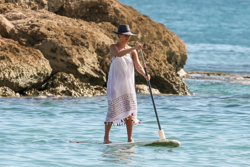 Jessica Alba, adepte du stand-up paddle Jessica Alba, adepte du stand-up paddle