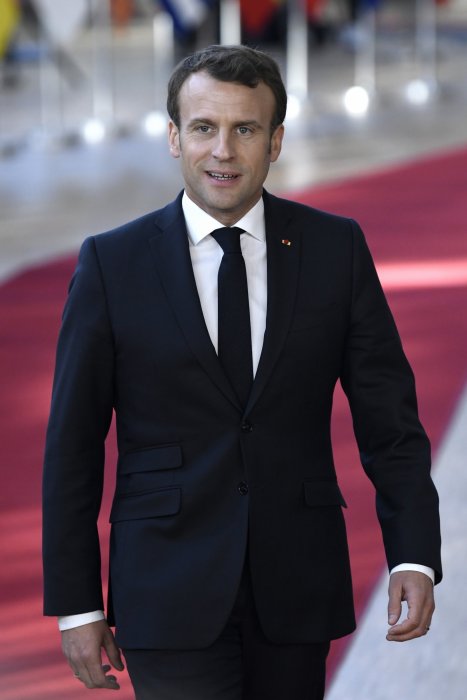 Emmanuel Macron travaille la nuit Emmanuel Macron travaille la nuit