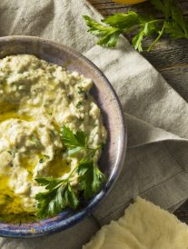 7 recettes de mezze à tester pour vos soirées estivales