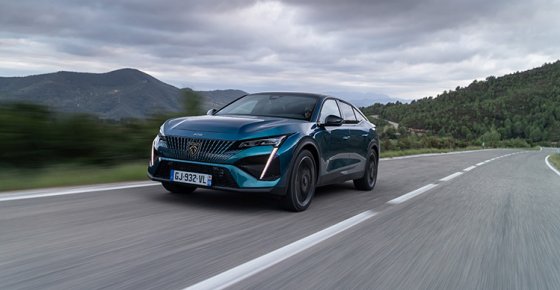PEUGEOT 408 Hybrid 225 ch GT