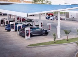 Tesla densifie encore son réseau de superchargeurs