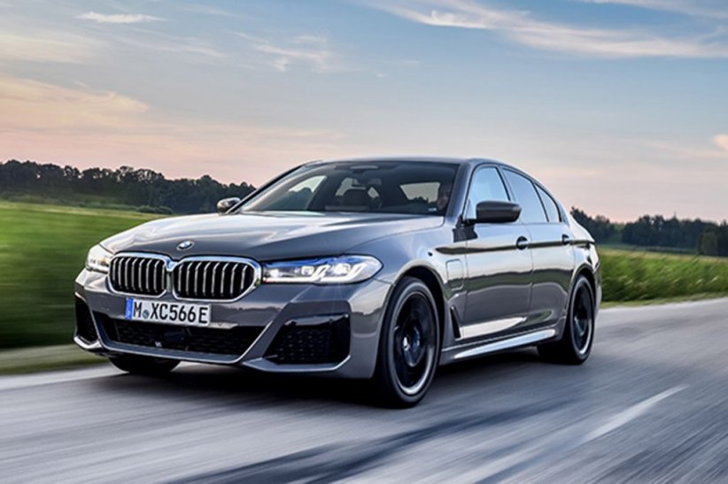 BMW 530e : 63 km. BMW 530e : 63 km.