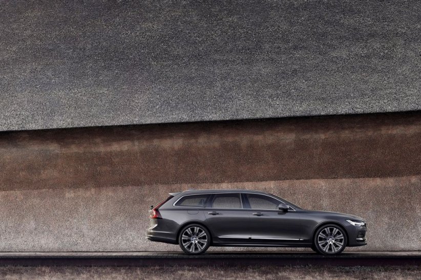Volvo V90 Recharge T8 : 61 km. Volvo V90 Recharge T8 : 61 km.