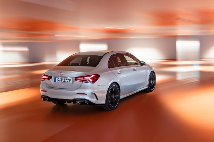 Mercedes A 250e Berline : 76 km. Mercedes A 250e Berline : 76 km.