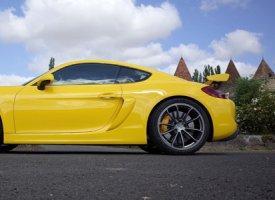 PORSCHE Cayman GT4