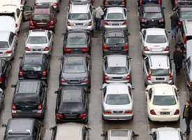 Les automobilistes coûtent (très) cher à la société, selon un rapport de Bercy